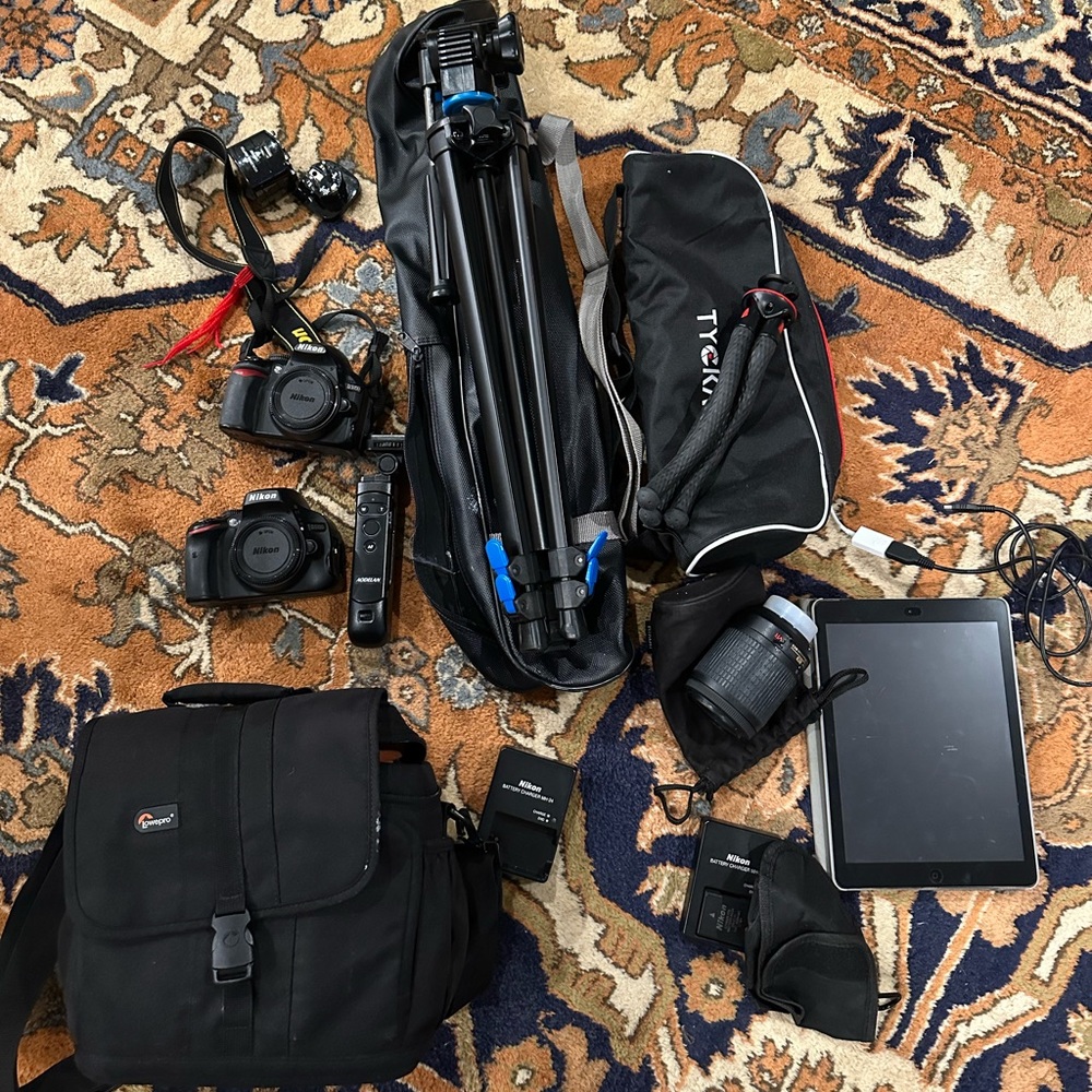 *AS IS* Bundle of Nikon & Apple Electronics/Accessories
